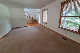 2103 E Seminole Ln, Mount Prospect, IL 60056 - Photo 5