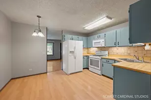 2S211 Sanchez Dr, Warrenville, IL 60555 - Photo 5