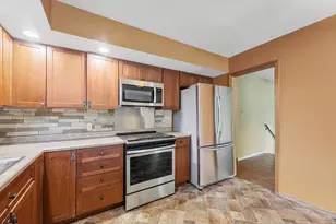 2108 Blackthorn Dr, Champaign, IL 61821 - Photo 13