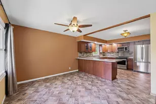 2108 Blackthorn Dr, Champaign, IL 61821 - Photo 9