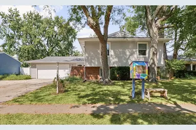 2108 Blackthorn Drive, Champaign, IL 61821 - Photo 3