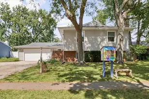2108 Blackthorn Dr, Champaign, IL 61821 - Photo 3