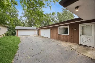 9041 Maple Avenue, Burr Ridge, IL 60527 - Photo 3