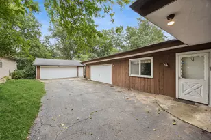 9041 Maple Ave, Burr Ridge, IL 60527 - Photo 3