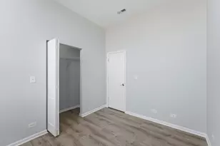 2451 W Howard St, Chicago, IL 60645 - Photo 9