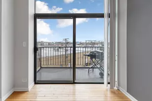 2451 W Howard St, Chicago, IL 60645 - Photo 5