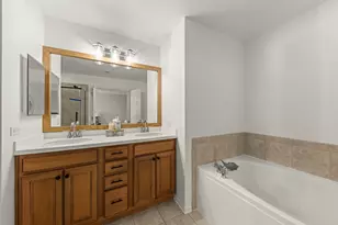 274 Comstock Dr, Elgin, IL 60124 - Photo 17