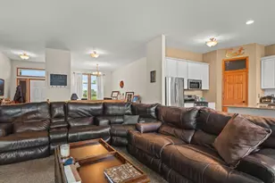 411 Hughes Pkwy, Poplar Grove, IL 61065 - Photo 9