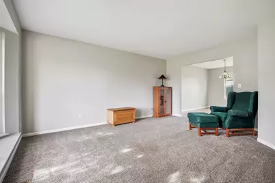 992 McPhee Drive, Lake in the Hills, IL 60156 - Photo 5