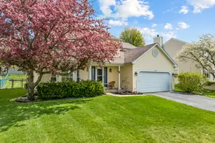 992 McPhee Dr, Lake in the Hills, IL 60156 - Photo 1