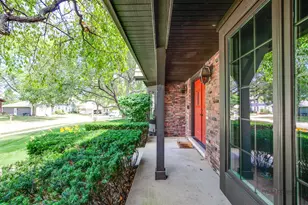 625 Mullady Pkwy, Libertyville, IL 60048 - Photo 3