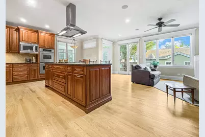 2135 W Montrose Avenue, Chicago, IL 60618 - Photo 13