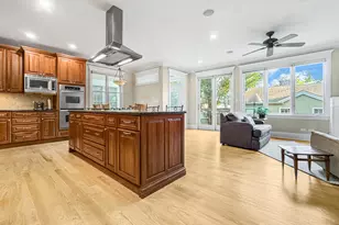 2135 W Montrose Ave, Chicago, IL 60618 - Photo 13