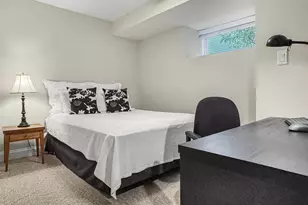 2135 W Montrose Ave, Chicago, IL 60618 - Photo 39