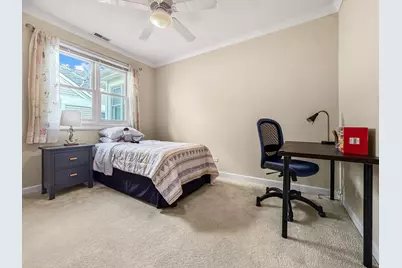 2135 W Montrose Avenue, Chicago, IL 60618 - Photo 29