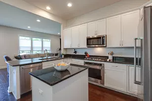 335 Camberley Ln, Lincolnshire, IL 60069 - Photo 9