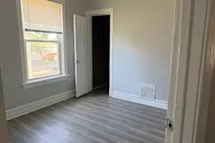 8211 S Escanaba Ave, Chicago, IL 60617 - Photo 3