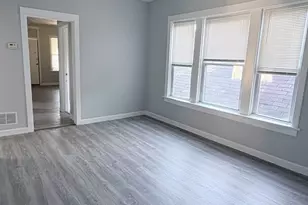 8211 S Escanaba Ave, Chicago, IL 60617 - Photo 13