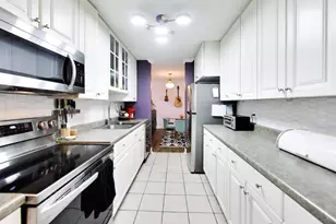 960 Beau Dr, Des Plaines, IL 60016 - Photo 9