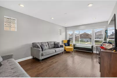 5440 N Mobile Avenue, Chicago, IL 60630 - Photo 3