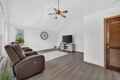 8 Arthur Court, Streamwood, IL 60107 - Photo 11