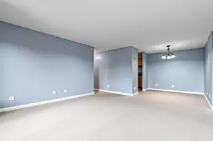 1800 Huntington Blvd, Hoffman Estates, IL 60169 - Photo 15