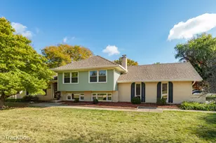 11S639 McGrath Ln, Naperville, IL 60564 - Photo 5