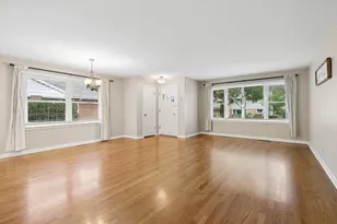 628 N Hickory Ave, Arlington Heights, IL 60004 - Photo 3