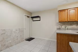3141 N Daniels Ct, Arlington Heights, IL 60004 - Photo 9
