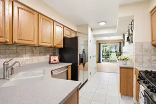 3141 N Daniels Ct, Arlington Heights, IL 60004 - Photo 7