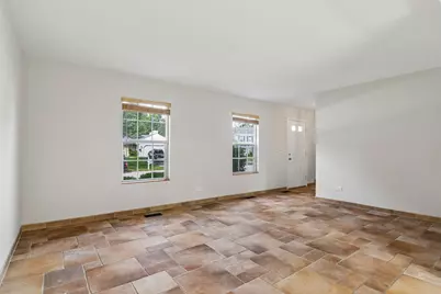 [Address not provided], Warrenville, IL 60555 - Photo 5