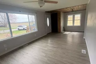 818 S Church St, Carmi, IL 62821 - Photo 9