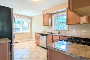 736 N Wilshire Ln, Arlington Heights, IL 60004 - Photo 5