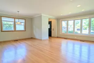 736 N Wilshire Ln, Arlington Heights, IL 60004 - Photo 3