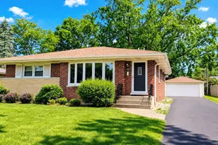 736 N Wilshire Ln, Arlington Heights, IL 60004 - Photo 1