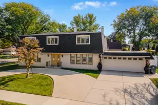 1817 E Maya Ln, Mount Prospect, IL 60056 - Photo 1