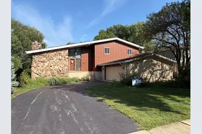 1919 N Chestnut Avenue, Arlington Heights, IL 60004 - Photo 1