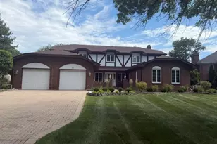 521 Forest Mews Dr, Oak Brook, IL 60523 - Photo 1