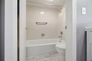 9357 Landings Ln, Des Plaines, IL 60016 - Photo 11
