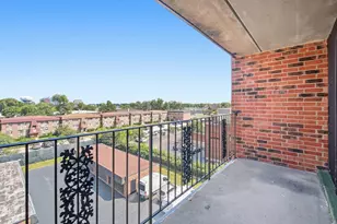9357 Landings Ln, Des Plaines, IL 60016 - Photo 13