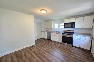 907 Wilson Ave, Sterling, IL 61081 - Photo 13