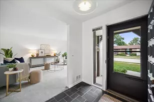 1464 Estate Ln, Glenview, IL 60025 - Photo 5