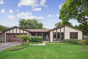 1464 Estate Ln, Glenview, IL 60025 - Photo 1
