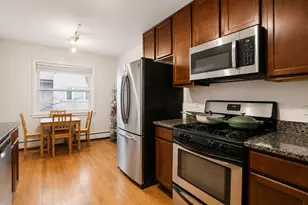 2147 Ridge Ave, Evanston, IL 60201 - Photo 9