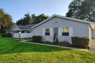 5205 Woodmar Ct, McHenry, IL 60050 - Photo 1