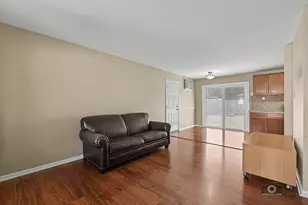 2204 Douglas St, Joliet, IL 60435 - Photo 7