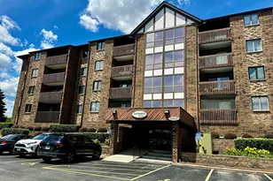 10420 Circle Dr, Oak Lawn, IL 60453 - Photo 1