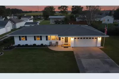 406 E Chestnut Street, Hoopeston, IL 60942 - Photo 1