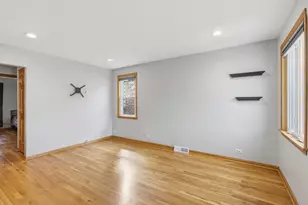 6005 S Mayfield Ave, Chicago, IL 60638 - Photo 3