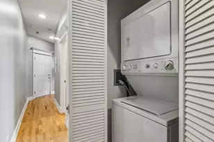 2049 W Morse Ave, Chicago, IL 60645 - Photo 23